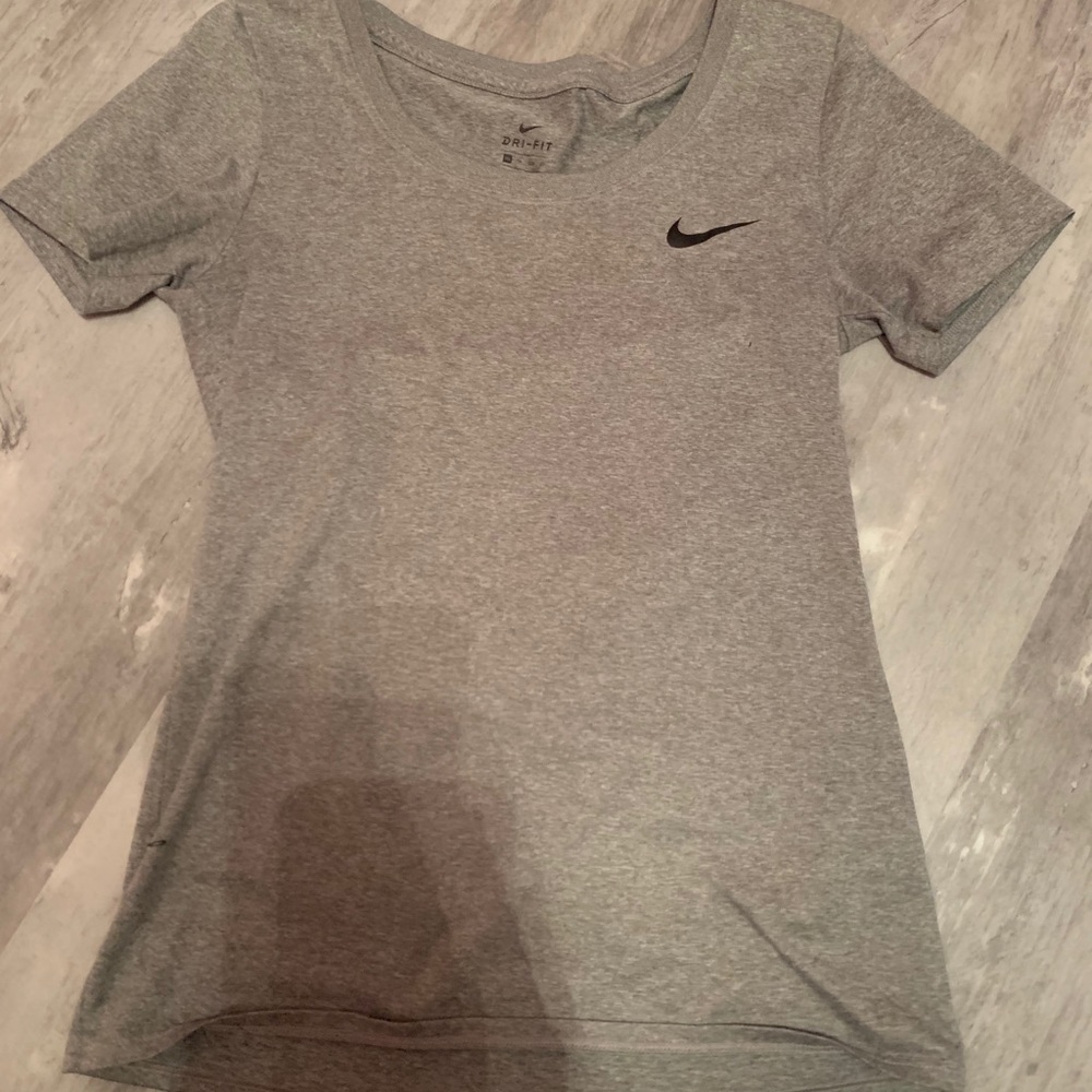 gray nike dri-fit t-shirt
